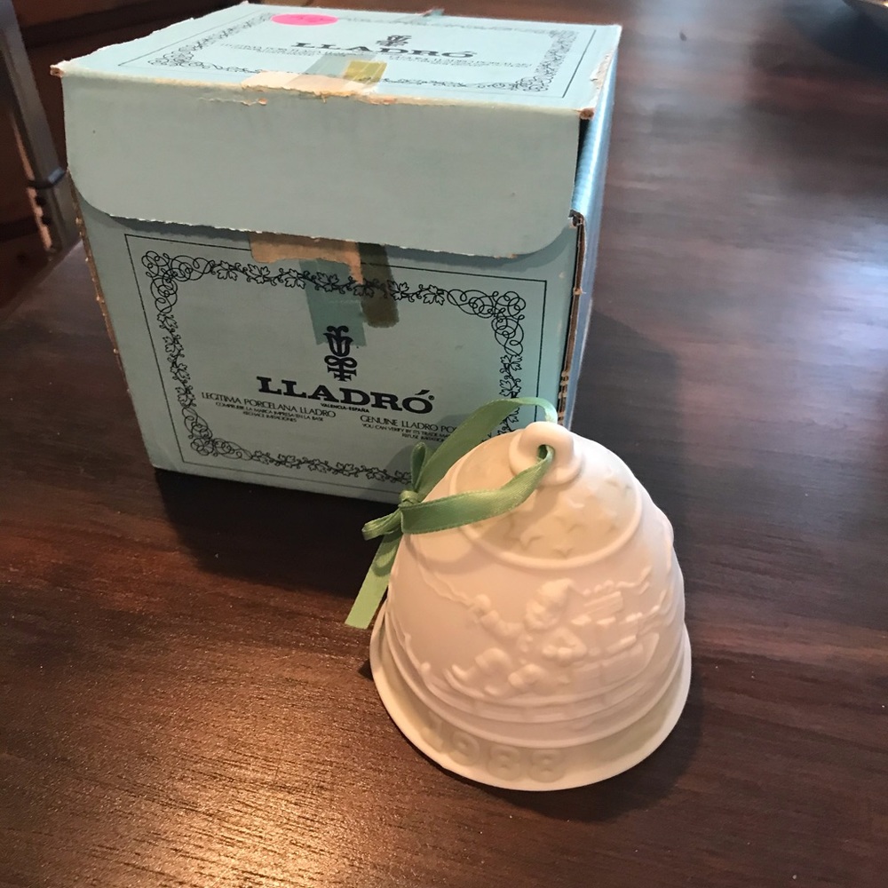 Lladro Christmas genuine porcelain bell 1988